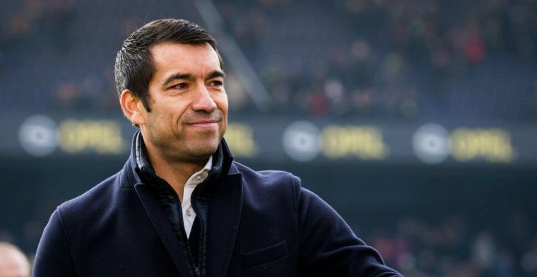Van Bronckhorst bedreigd: 'Zoon verteld waarom hij z'n account moest verwijderen'