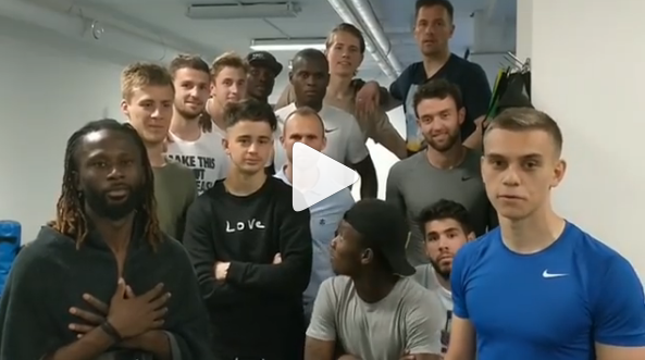 LOL! Trossard spreekt de supporters toe voor clash van zondag