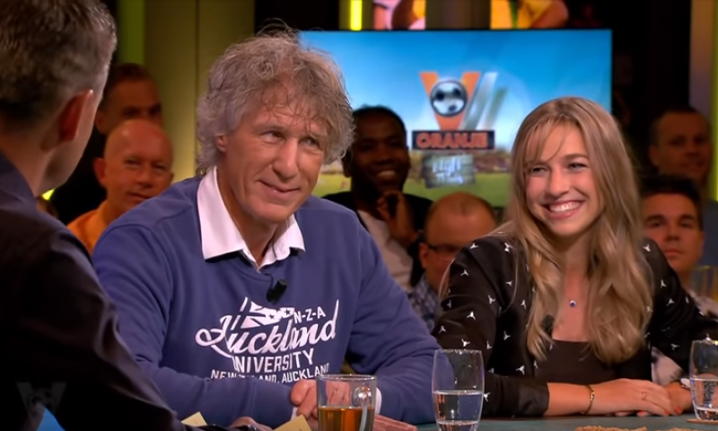 Groenen schiet in lach door geniepige Genee: Je stelt drie keer dezelfde vraag