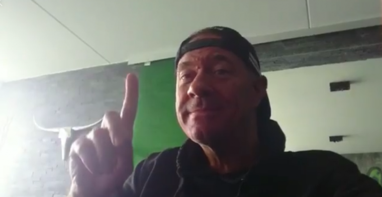 DJ Jean neemt nieuwe video op over 'zure' Johan Derksen: Dat is i-ma-go