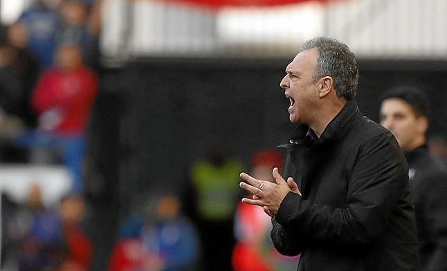 Joaquín Caparrós no da pistas sobre las incorporaciones del Sevilla