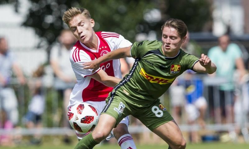 B-ploeg van Ajax onderuit tegen FC Nordsjaelland; Van Leer blundert Afbeelding: B-ploeg van Ajax onderuit tegen FC Nordsjaelland; Van Leer blundert