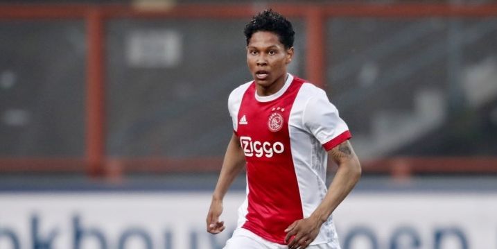 Twintigjarig Ajax-talent vertrekt: verdediger tekent voor drie jaar bij Reading