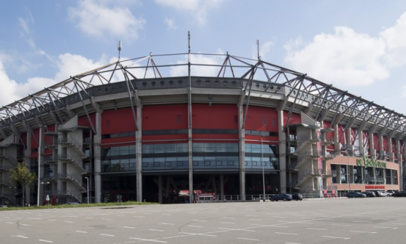 Twente wekt verbazing: 'Ongelooflijk dat gemeente zó diep in een club zit' Afbeelding: Twente wekt verbazing: 'Ongelooflijk dat gemeente zó diep in een club zit'