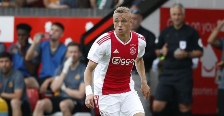 Ajax-talent Lang looft 'vaderfiguur': Ik zie hem ook gewoon als een voorbeeld