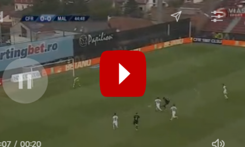 GOAL! Flop van Club Brugge scoort... met véél hulp van de doelman Afbeelding: GOAL! Flop van Club Brugge scoort... met véél hulp van de doelman