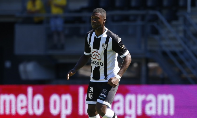 Sama (25) tekent in Eredivisie: Afbeelding: Sama (25) tekent in Eredivisie: