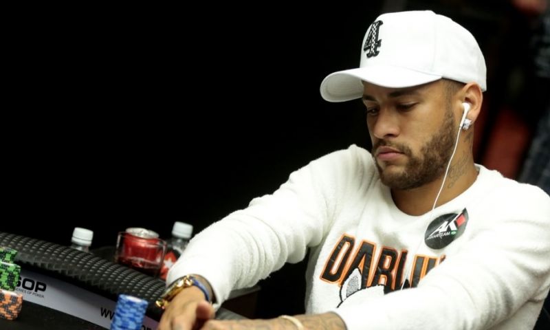 A Neymar se le gira en contra una campaña publicitaria en forma de disculpa Imagen: A Neymar se le gira en contra una campaña publicitaria en forma de disculpa