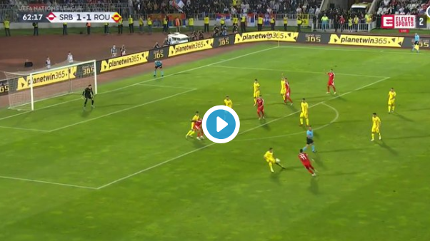 GOAL: Mitrovic scoort klassevol: man afhouden, bal opwippen en snoeihard uithalen