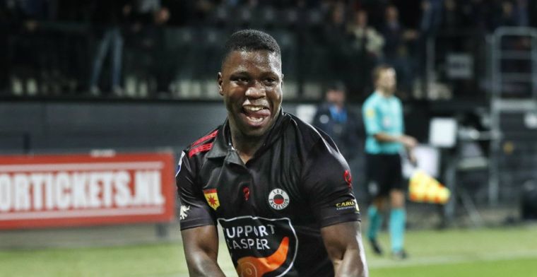 'Hasselbaink verdient toptransfer in Israël: driejarig contract, 1,7 miljoen euro'