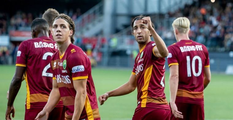 'Ik kan bijna tegen de keeper zeggen: ik schiet hem daar. Pakt hij hem nog niet'