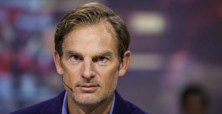 De Boer adviseert Ajacied: Ik vind dat hij nog vaker naar Busquets moet kijken