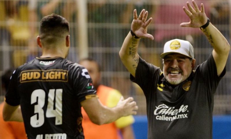 Maradona debuta con una goleada como entrenador en México Imagen: Maradona debuta con una goleada como entrenador en México