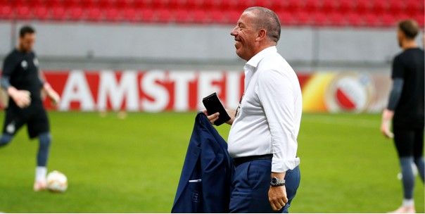Devroe sneert naar fans na vele kritiek op Twitter: Als ik dat moet geloven…