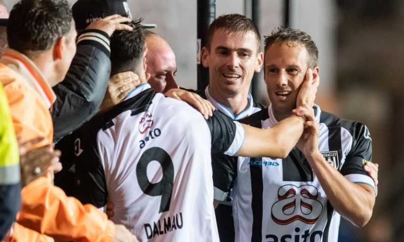 Heracles geeft kwakkelend De Graafschap opnieuw een flink pak slaag Afbeelding: Heracles geeft kwakkelend De Graafschap opnieuw een flink pak slaag