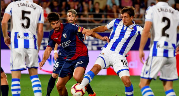 CRÓNICA | La Real gana en Huesca, pese a las tonterías de Juanmi y Theo