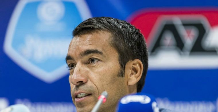 Van Bronckhorst aangenaam verrast: 'Er komt een moment dat hij wél gaat'