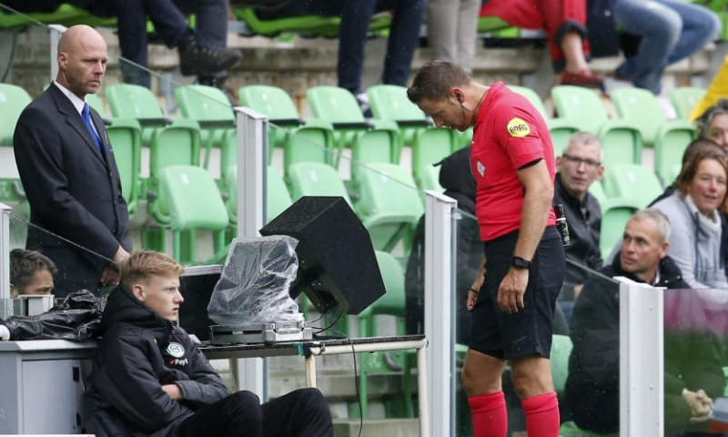 Van Boekel licht rode kaarten toe: Afbeelding: Van Boekel licht rode kaarten toe: