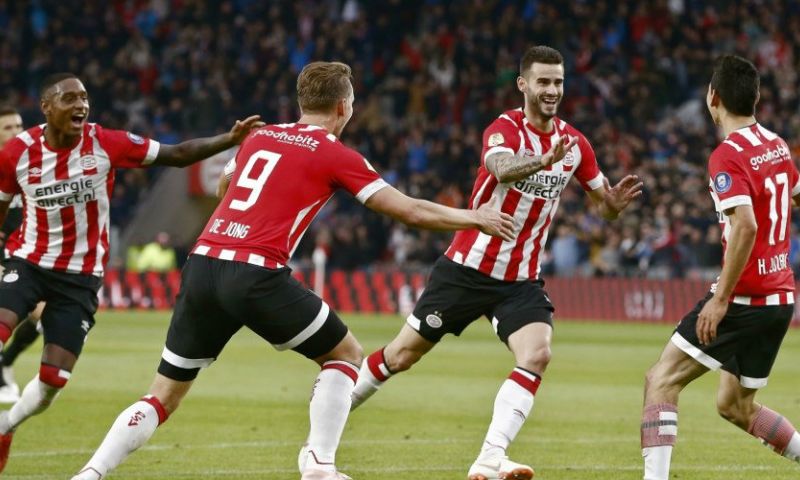LIVE: PSV blaast Ajax omver en deelt eerste tik uit in titelstrijd (gesloten) Afbeelding: LIVE: PSV blaast Ajax omver en deelt eerste tik uit in titelstrijd (gesloten)