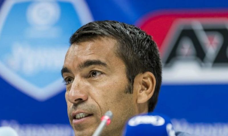Vraagtekens bij Van Bronckhorst: 'Positiespel is veel minder dan van Ajax en PSV' Afbeelding: Vraagtekens bij Van Bronckhorst: 'Positiespel is veel minder dan van Ajax en PSV'
