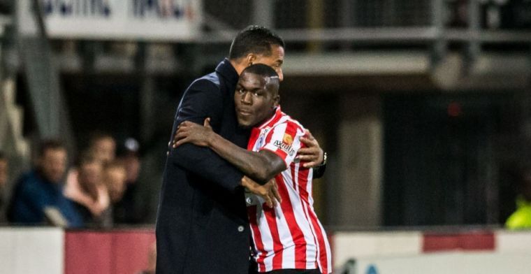 Drenthe claimt goal: 'Is er een voor Royston Drenthe, we kennen de regels toch?'