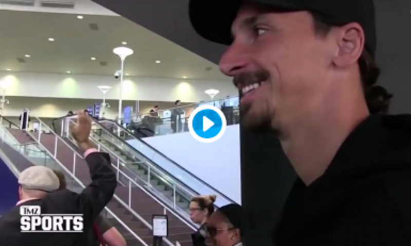 Zlatan Ibrahimovic vuelve a lanzarse flores a sí mismo Imagen: Zlatan Ibrahimovic vuelve a lanzarse flores a sí mismo