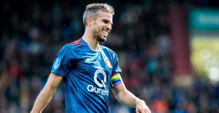 Van Persie laat penalty lopen: Dan kan ik wel stug achter die bal gaan staan...