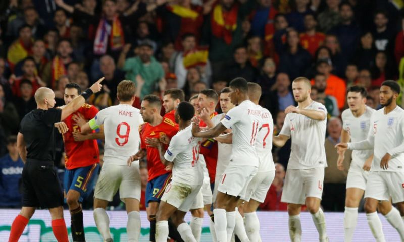 Engeland verbijstert Spanje in eigen huis: Sterling scoort weer na drie jaar Afbeelding: Engeland verbijstert Spanje in eigen huis: Sterling scoort weer na drie jaar