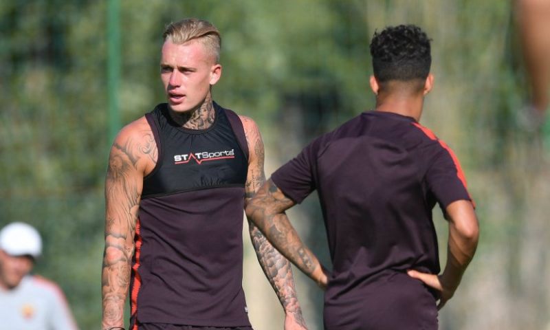 Update: 'Feyenoord strijdt met Sevilla en Cocu om hand van Karsdorp' Afbeelding: Update: 'Feyenoord strijdt met Sevilla en Cocu om hand van Karsdorp'