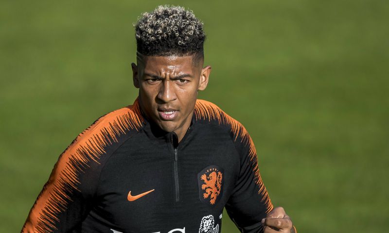 Van Aanholt: 'Ik háát hem echt. Ik speelde niet en gooide er met de pet naar' Afbeelding: Van Aanholt: 'Ik háát hem echt. Ik speelde niet en gooide er met de pet naar'