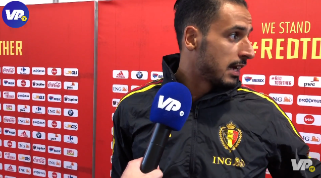 Chadli maakt plannen met Promes: Text me. Heb je mijn nummer?