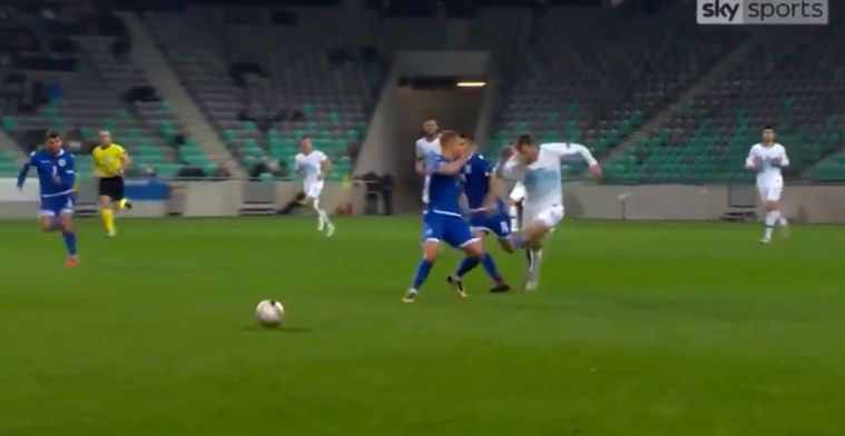 Bizarre rode kaart in Nations League: Cyprioot heeft enkel oog voor tegenstander