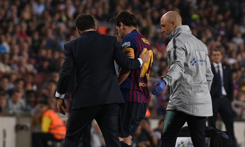 Blessure Messi grote domper op ruime Barcelona-zege op Sevilla Afbeelding: Blessure Messi grote domper op ruime Barcelona-zege op Sevilla