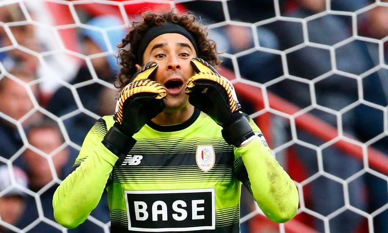 Wat een verschil: Moeskroen vraagt respect, fans van Standard geven het niet