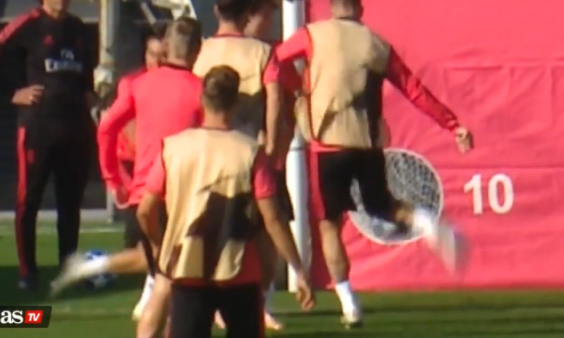 Ramos reageert zich tijdens Real Madrid-training af op onbeholpen talent Afbeelding: Ramos reageert zich tijdens Real Madrid-training af op onbeholpen talent