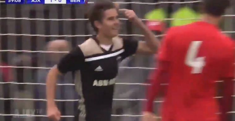 Ajax op rozen: kleine Jensen kopt 2-0 binnen tegen Benfica