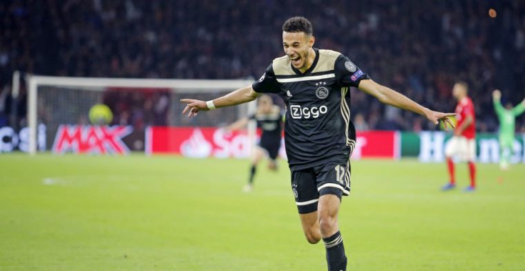 Matchwinner Mazraoui draagt goal op aan moeder: 'Ze komt eigenlijk nooit kijken'