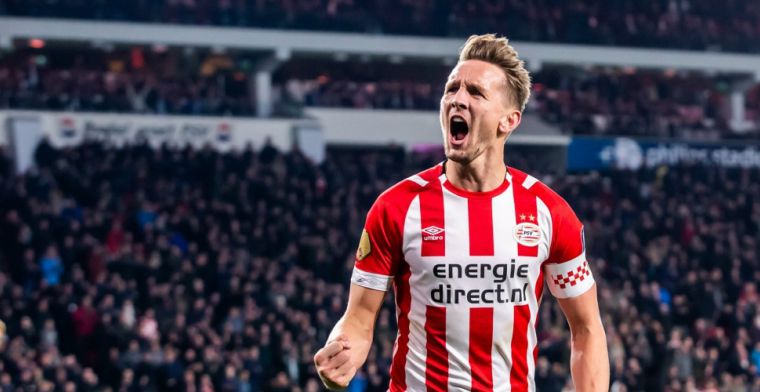 De Jong breekt de ban en helpt PSV aan zege tegen tiental Vitesse