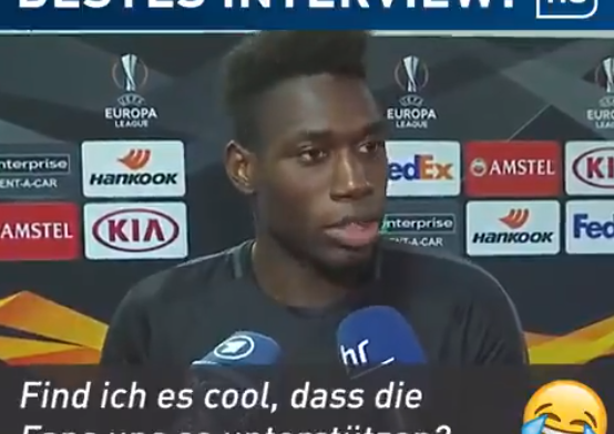 Geweldig: Frankfurt-aanvaller interviewt zichzelf na Europa League-wedstrijd
