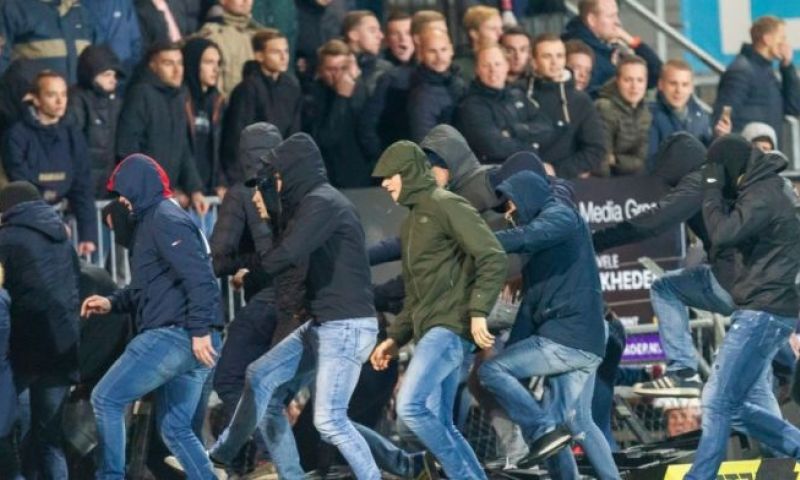 Nederlandse politie heeft handen vol met Belgische 'fans': 'Acht aanhoudingen' Afbeelding: Nederlandse politie heeft handen vol met Belgische 'fans': 'Acht aanhoudingen'