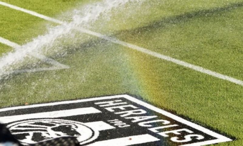 Heracles ligt dwars: 'Dat is een nederlaag voor de Eredivisie, gênante vertoning' Afbeelding: Heracles ligt dwars: 'Dat is een nederlaag voor de Eredivisie, gênante vertoning'