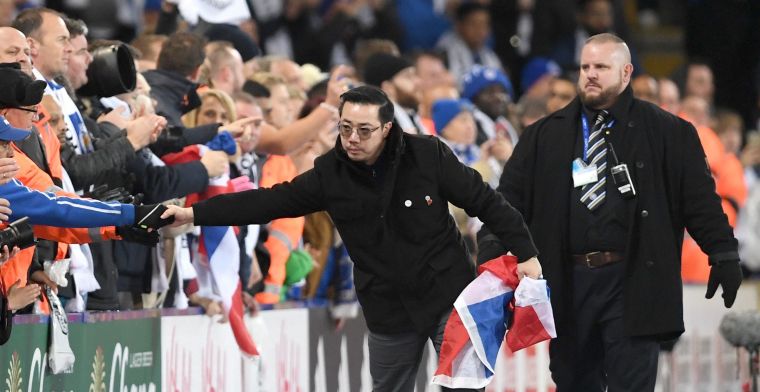 Stadionverbod voor fan die over boarding klimt en zoon Srivaddhanaprabha troost