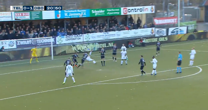 Supergoal in Velsen-Zuid: aanvoerder van Telstar (34) scoort met heerlijke omhaal