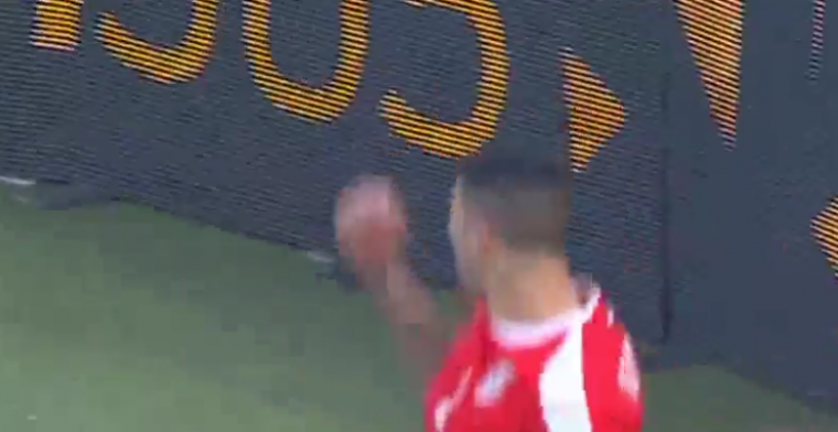 GOAL: Mitrovic verstomt tegenstander met knappe ingeving bij doelpunt