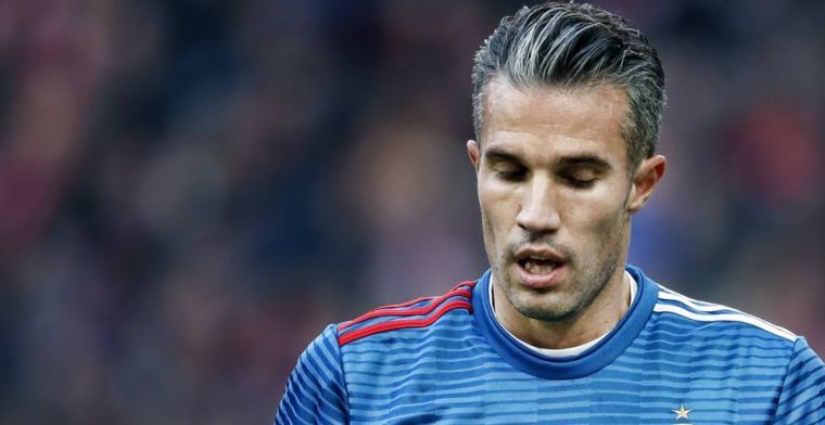 Van Persie traint volledig mee, verdediger eerder naar binnen richting 'PSV'