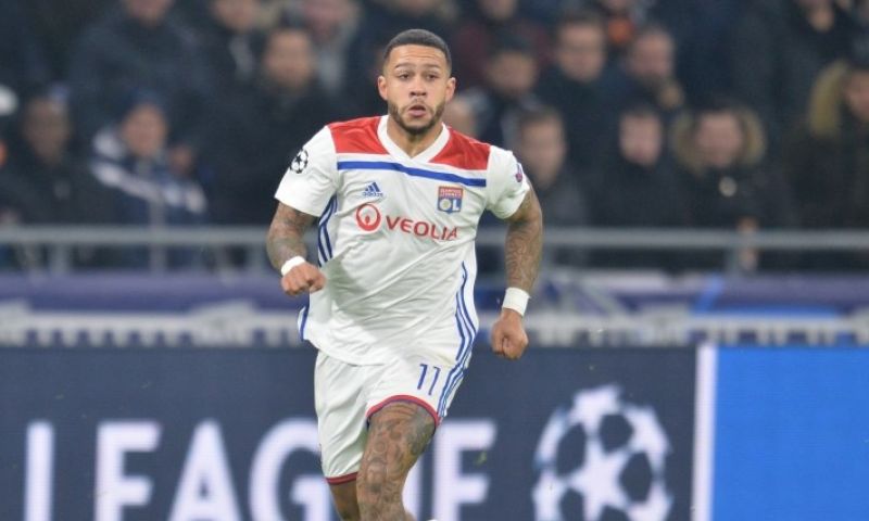 Memphis op de hak genomen met parodie: 'Zit gretig op een DM van hem te wachten' Afbeelding: Memphis op de hak genomen met parodie: 'Zit gretig op een DM van hem te wachten'