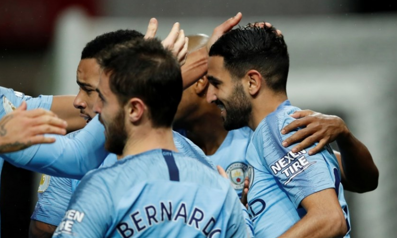 Manchester City komt met de schrik vrij, mét Kompany in de basis Afbeelding: Manchester City komt met de schrik vrij, mét Kompany in de basis