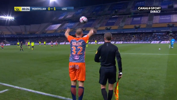Apart moment in Ligue 1: ruzie na gooien zak pinda's naar keeper