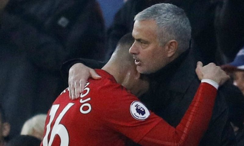 Manchester United - Arsenal onbeslist door bizarre minuut, Spurs wint simpel Afbeelding: Manchester United - Arsenal onbeslist door bizarre minuut, Spurs wint simpel