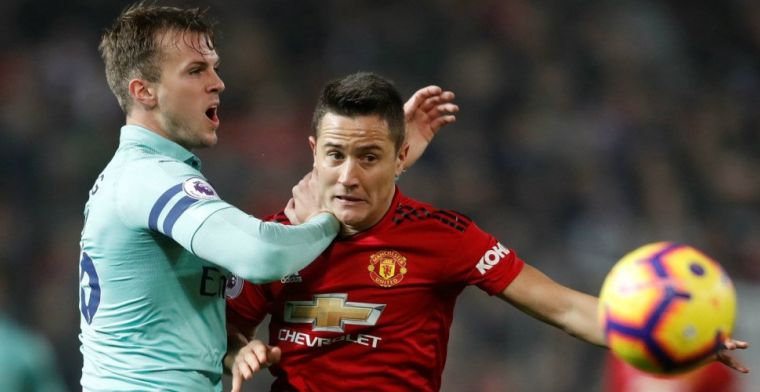 Manchester United-fans slaan terug naar supporters Arsenal met Van Persie-lied